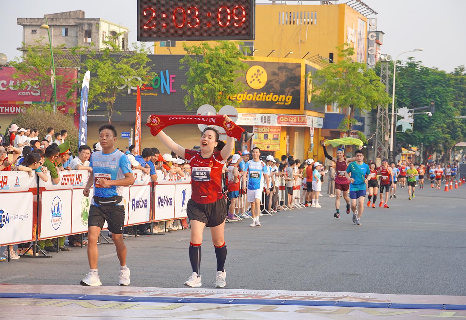 Hơn 2.500 vận động viên tham gia Giải chạy Marathon thành phố Đông Hà năm 2024
