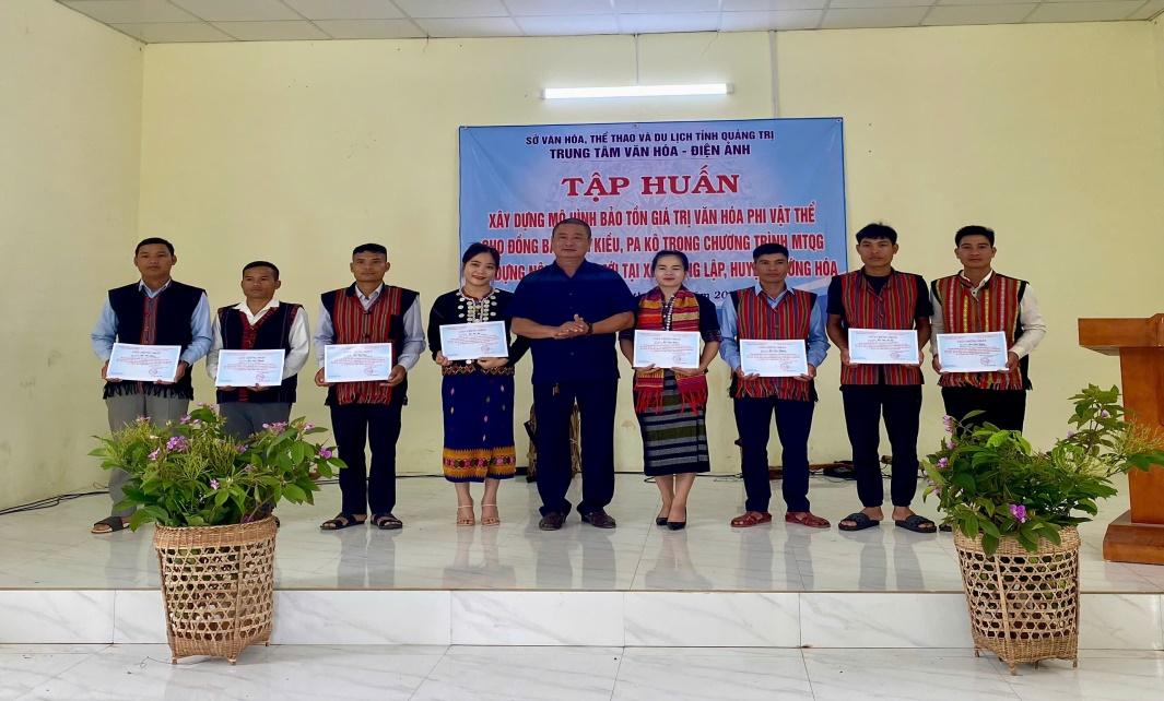 Kết thúc đợt tập huấn Chương trình mục tiêu quốc gia xây dựng nông thôn mới về bảo tồn và phát huy...
