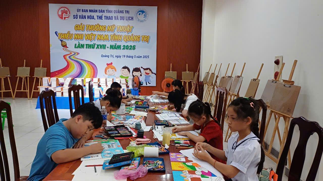 Sôi nổi Giải thưởng Mỹ thuật Thiếu nhi Việt Nam tỉnh Quảng Trị năm 2025