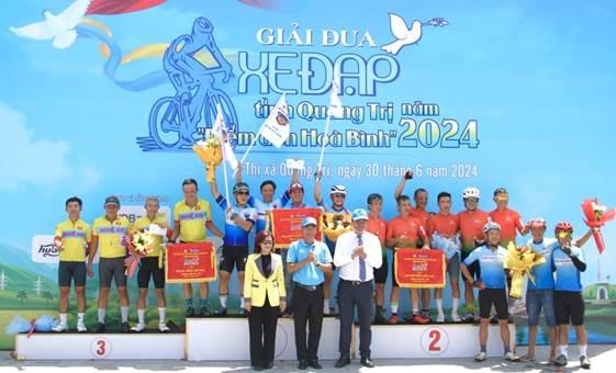 Bế mạc Giải Đua xe đạp tỉnh Quảng Trị năm 2024 “Điểm đến Hòa bình”